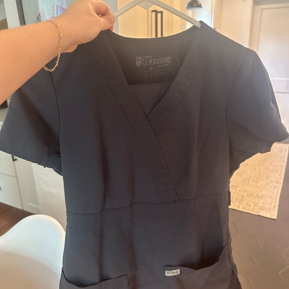 Grey’s Anatomy 3 sets of scrubs black, grey and navy blue bottoms XS tops S - Picture 10 of 11